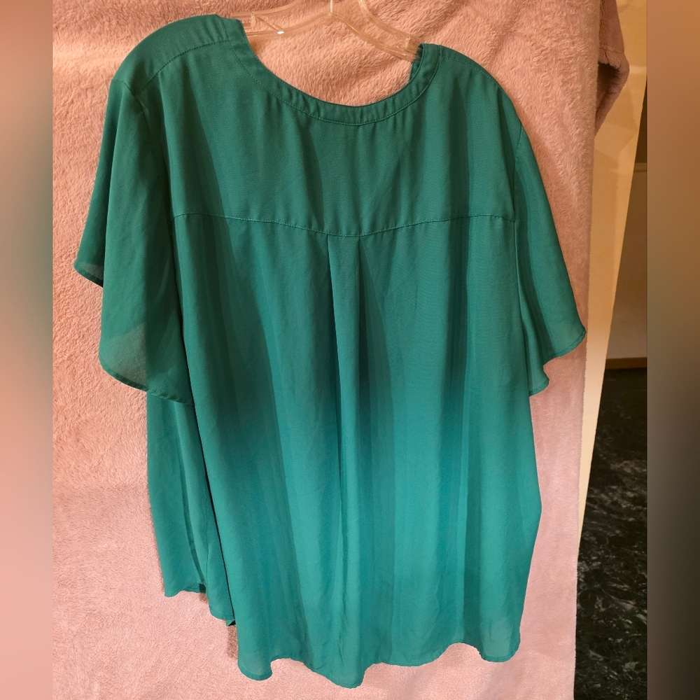 Torrid Green Short Sleeve Flowy Plus Size 4 Top - Picture 2 of 9